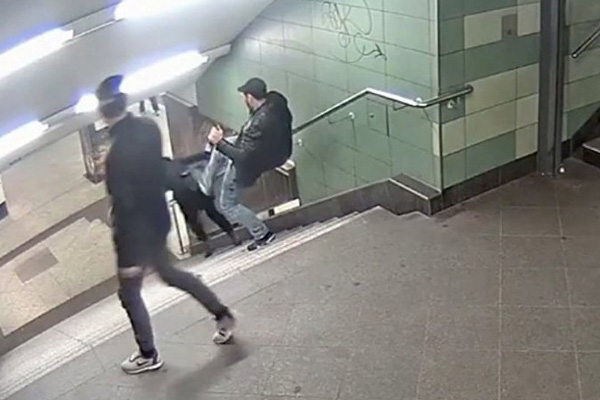 Almanya'daki tekmeci saldırganlardan biri yakalandı