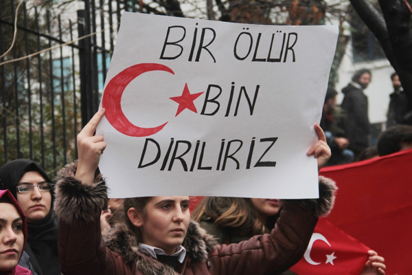 Ankara Üniversitesi öğrencilerinden polise destek