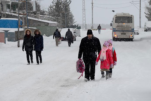 Karlıova'da okullar tatil
