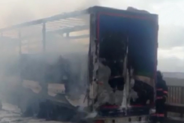 TEM’i kilitleyen tır yangını
