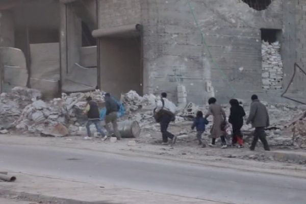 Halep'te 100 çocuk saldırılan binada mahsur