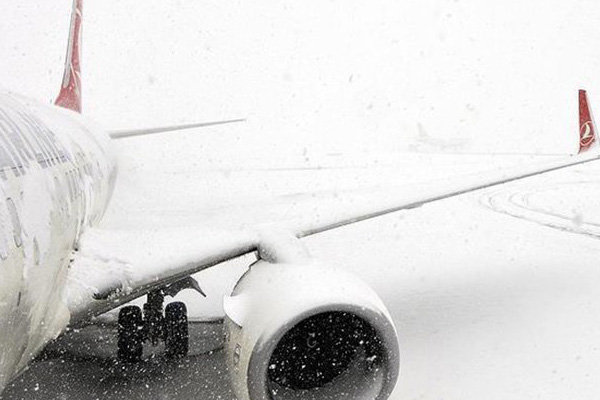 Hava ulaşımına kar engeli