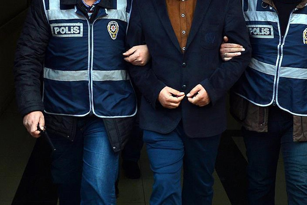 Bitlis'te 3 belediye başkanı gözaltına alındı