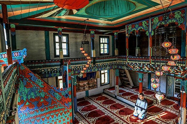 Tarihi camiyi köylüler 165 yıldır koruyor