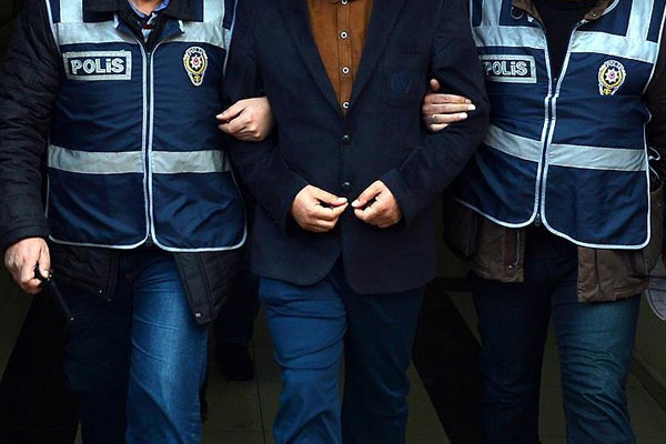 YTÜ'de 5'i profesör 7 akademisyen FETÖ'den tutuklandı