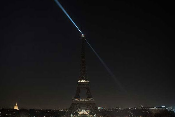 Eyfel Kulesi Halep için karardı