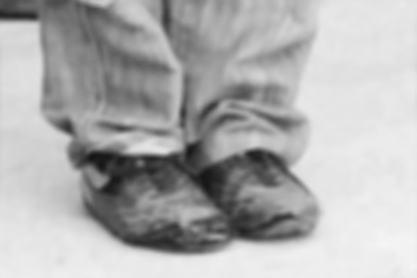 Yırtık ayakkabısıyla yürekleri sızlatmıştı...  Türkiye o çocuğa sahip çıktı!