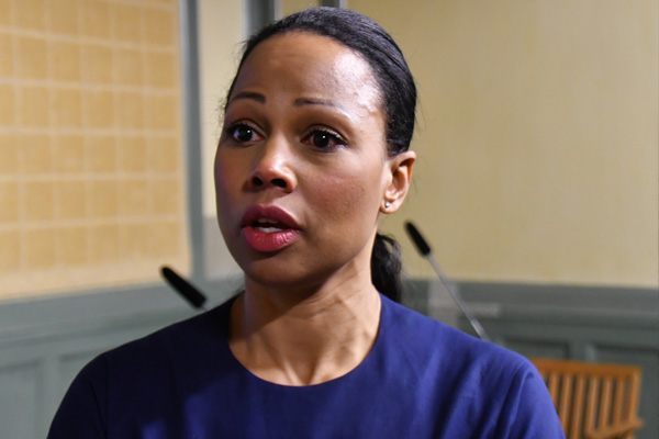 Halep'te yaşananlar İsveçli bakanı ağlattı