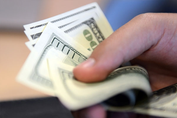 Dolar 3,50'nin üzerinde başladı