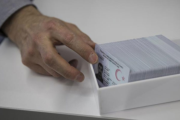150 bin kişi çipli kimliğe geçti