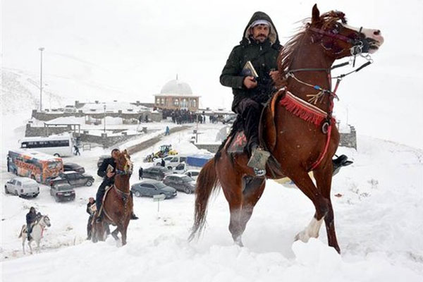 Erzurum'da atlı hafızlar yola çıktı