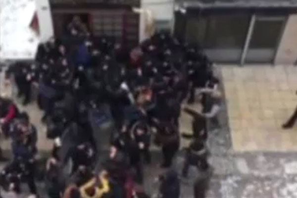 Kayseri’de HDP binasına saldırı