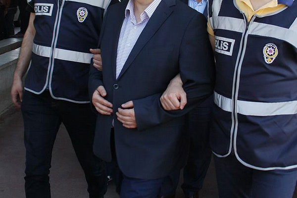 FETÖ soruşturmasında 1 savcı tutuklandı