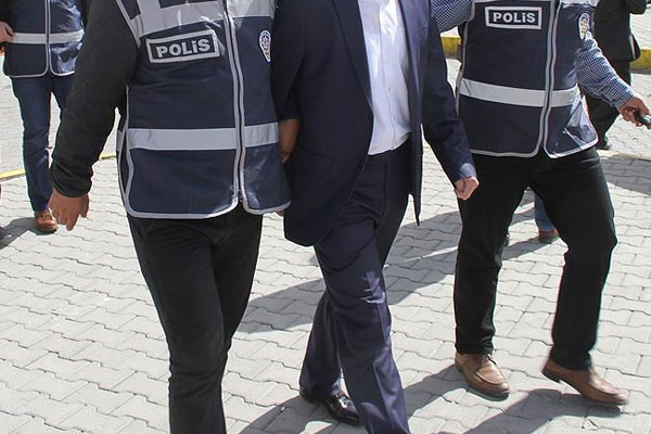 İzmir'de FETÖ operasyonu