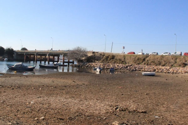 Balıkesir'de deniz çekildi