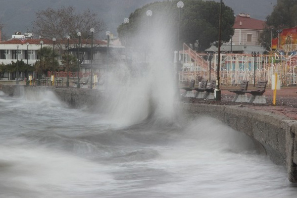 Ege Denizi'nde kuvvetli fırtına uyarısı