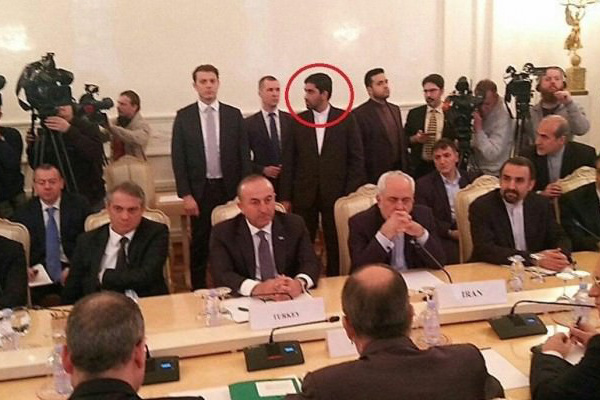 İranlı polis Türk polisini bakışlarıyla taciz etti