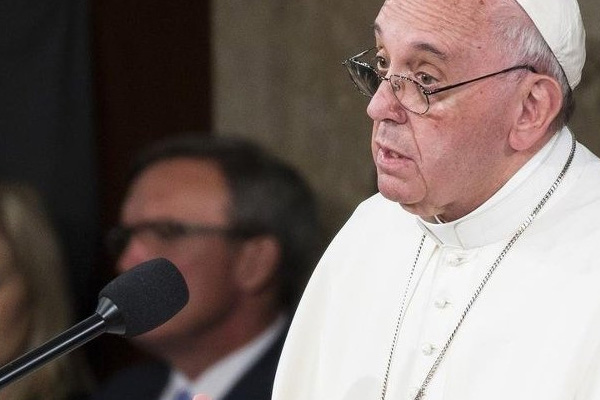 Papa, hükümlüsünü affetti