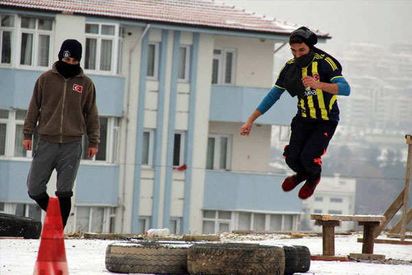Öğrencilerden PÖH sınavına hazırlık parkuru