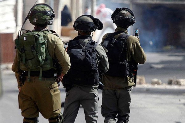 Batı Şeria'da 12 Filistinli gözaltına alındı