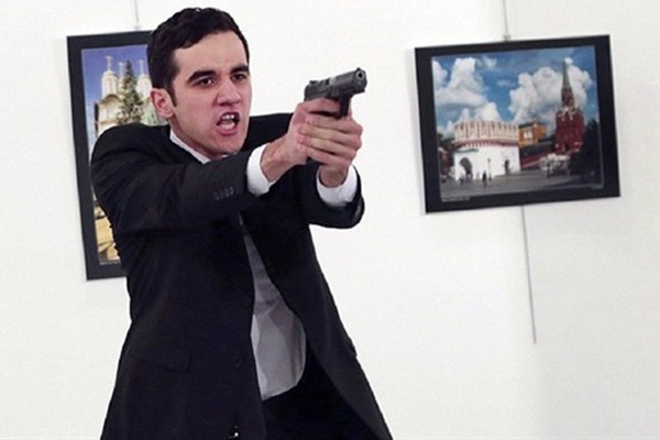 Karlov suikastinde kamera kayıtları inceleniyor