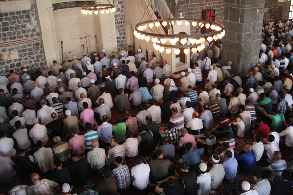 Cemaatler Pazar sohbetlerini durdurdu