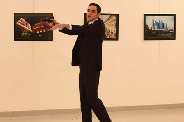 Altıntaş, suikast için koruma polisi rozeti takmış