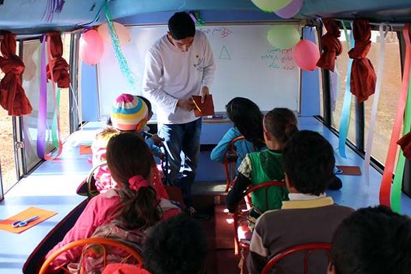 Suriye'de eğitim için yeni bir alternatif: Mobil okul