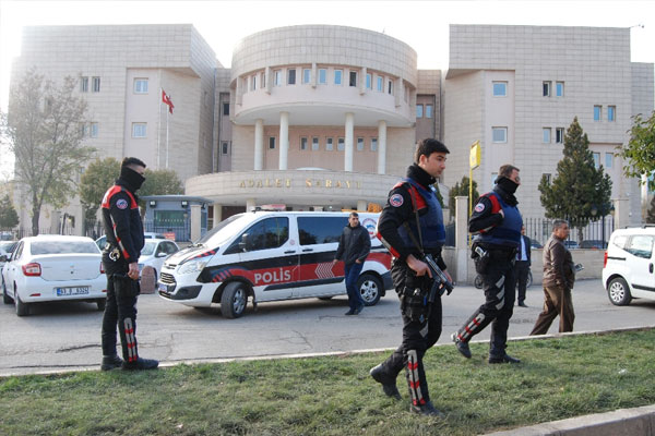 Adliye önünde kavga: 7 yaralı