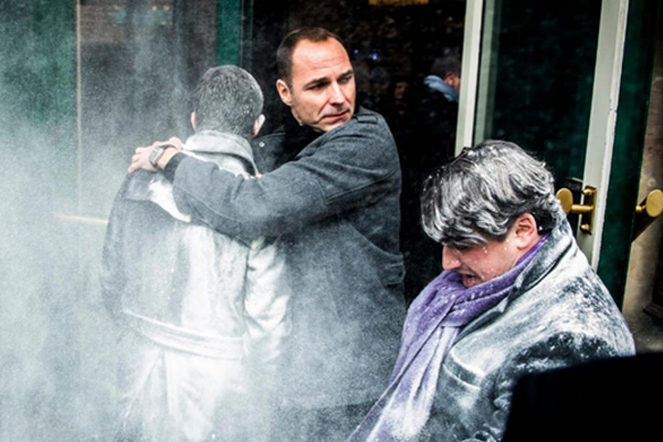 Manuel Valls'e unlu saldırı