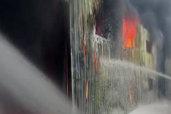 Plastik ambalaj deposunda patlama