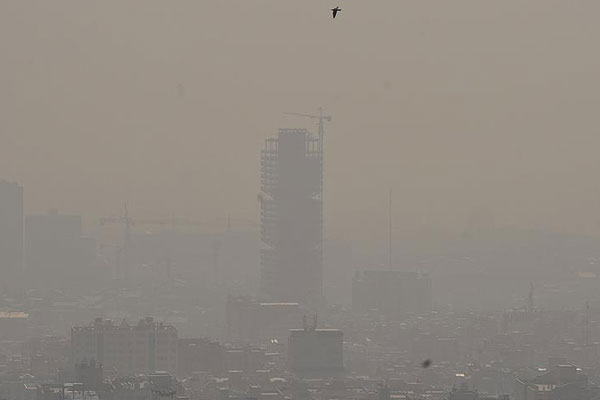 İran'da hava kirliliği okulları tatil ettirdi