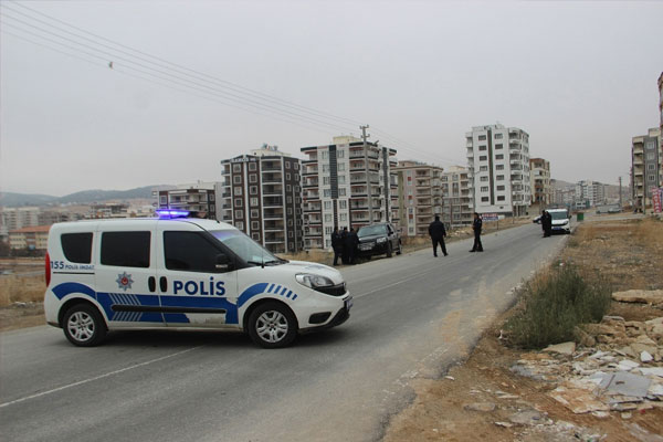 Seyir halindeki araca silahlı saldırı