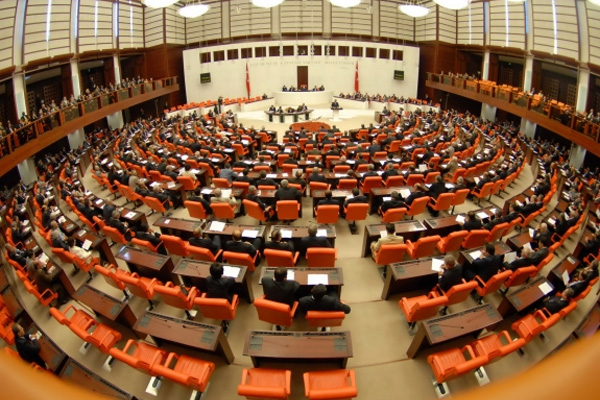 Anayasa değişiklik maddeleri için görüşülme aşamasına geçildi