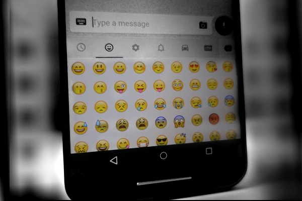 Simit, çay, sucuklu yumurta... Türklere özel emojiler geliyor