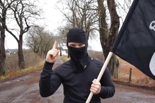 IŞİD bayrağıyla Danimarka'dan Almanya'ya geçti