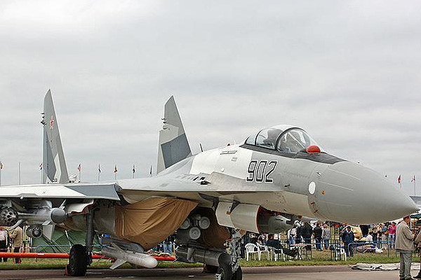 Savaş uçağını teslim aldılar