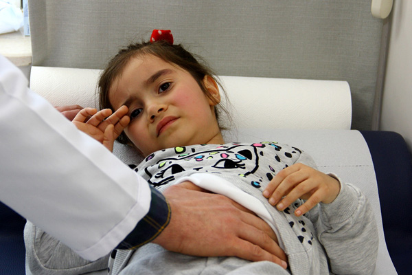 5 yaşındaki çocuğun böbreğinden taş çıkarıldı