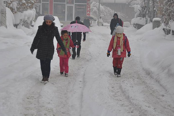 Muş'ta eğitime kar engeli