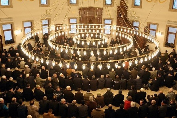 800 kişi kapasiteli cami açıldı