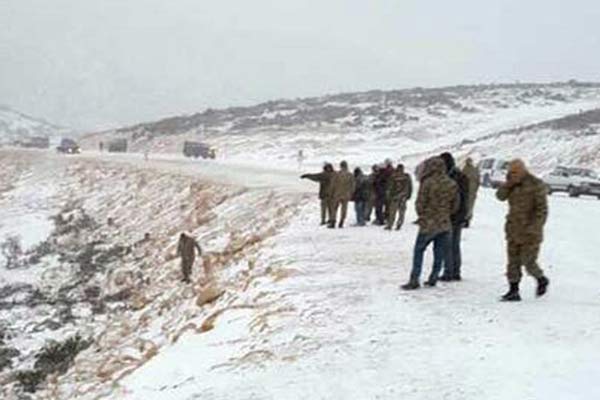 Isparta'da askeri araç devrildi: 3 yaralı
