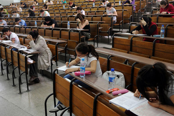 Tek ders sınavları 3'e çıkarıldı
