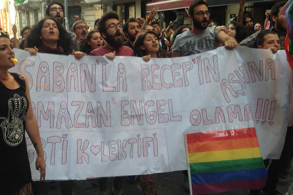 LGBT'lilerin pankart davasında 3 tahliye