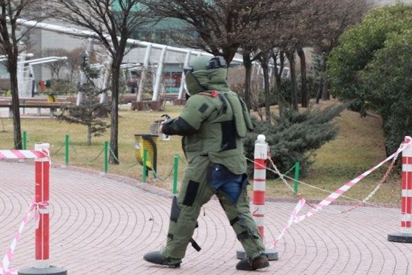 AVM’de bomba paniği