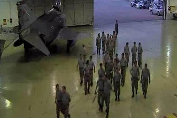 Darbe girişimi sırasında askeri üste yaşananlar güvenlik kamerasında