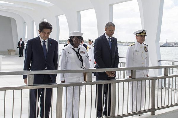 Obama ve Abe'den tarihi buluşma