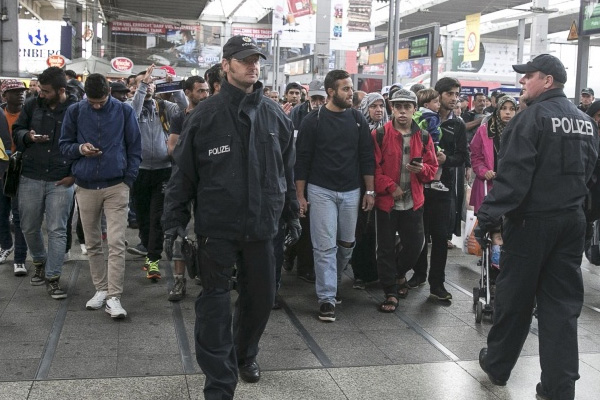 Almanya 54 binden fazla sığınmacıyı geri gönderdi