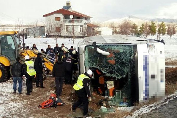 Kayseri'de 2 yolcu otobüsü devrildi