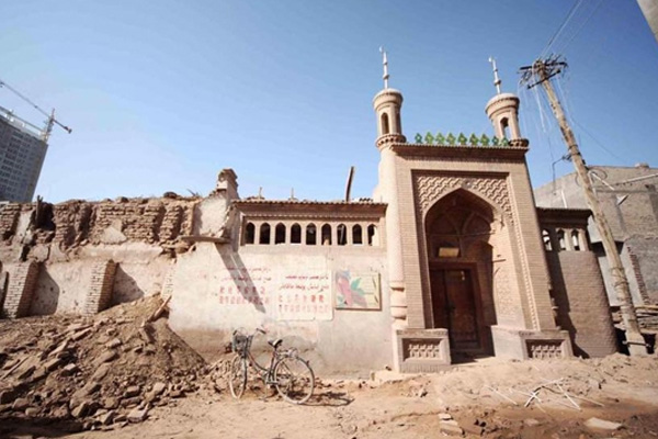 Uygur halkından camilerini yıkan Çin'e tepki