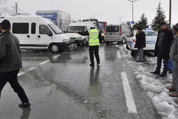 Konya-Antalya yolu ulaşıma kapandı